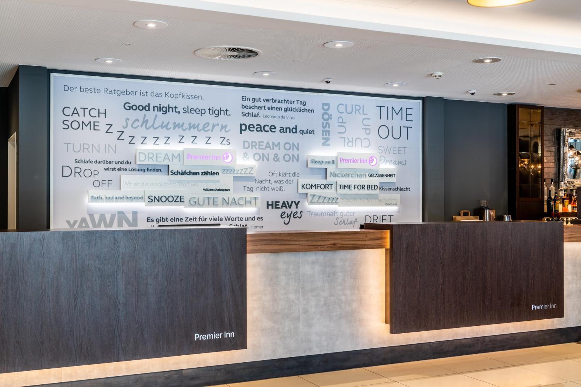 Premier Inn Duesseldorf City Centre Bagian luar foto