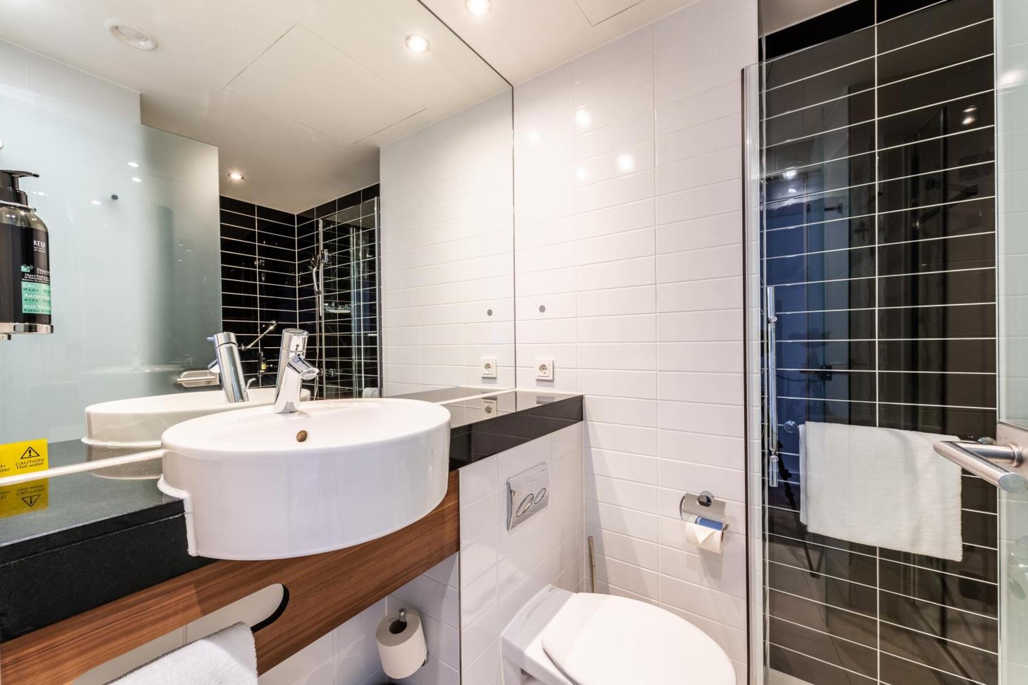 Premier Inn Duesseldorf City Centre Bagian luar foto